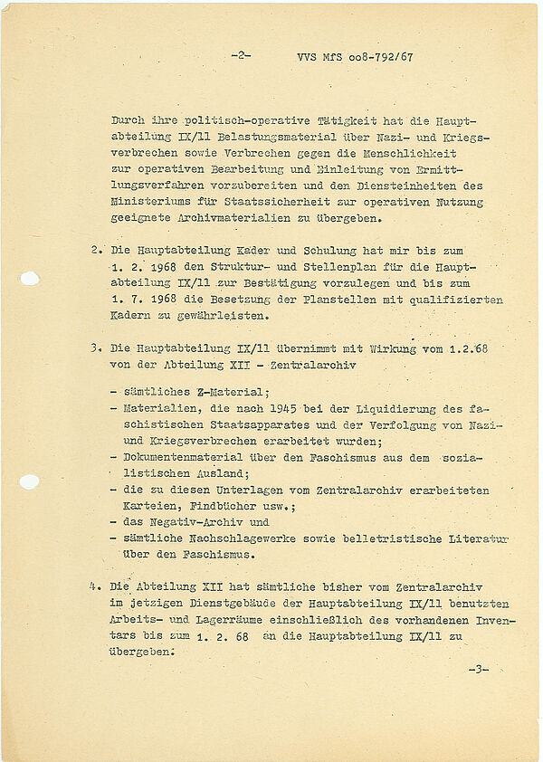 Der Befehl formuliert den Auftrag der HA IX/11 und erklärt, welche Unterlagen die Stasi-Archivabteilung XII an das NS-Archiv abzugeben hat. Seite 2