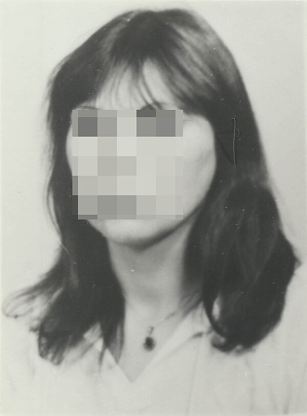 Passbild einer Frau, anonymisiert