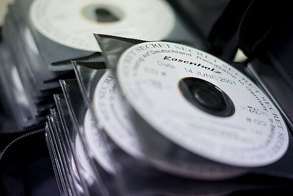 Foto einer größeren Anzahl von CD-ROMs.