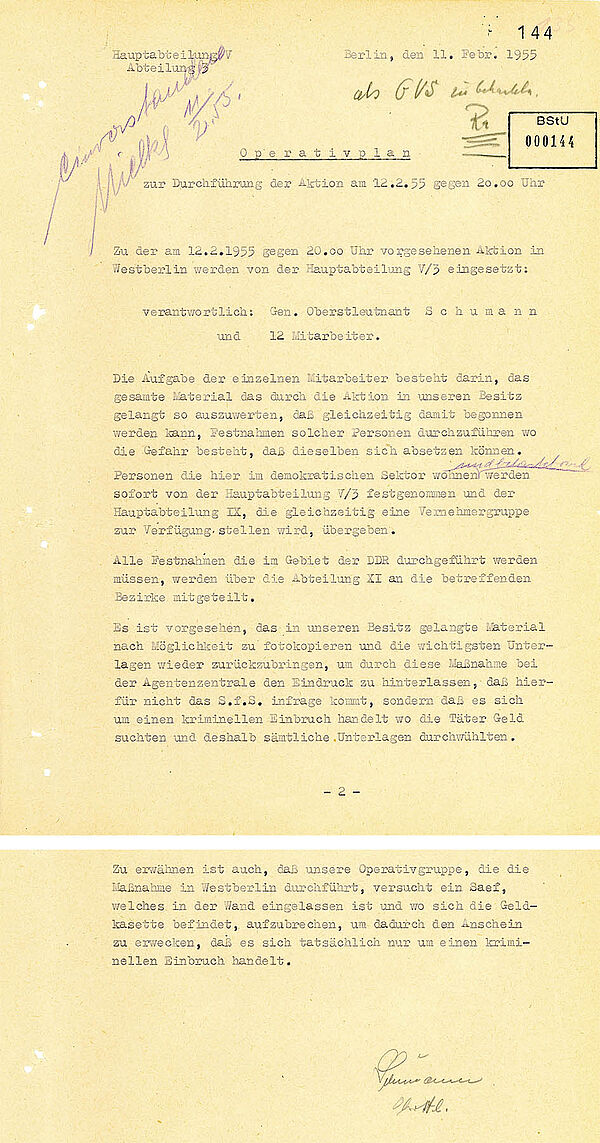 Der "Operativplan" ist vom stellvertretenden Stasi-Minister Erich Mielke mit "einverstanden" abgezeichnet. Er enthält Anweisungen, Unterlagen zu in der DDR lebenden Informanten des Ost-Büros zu erbeuten und einen Wandsafe mit Bargeld zu knacken, um den Einbruch als Raub aussehen zu lassen.