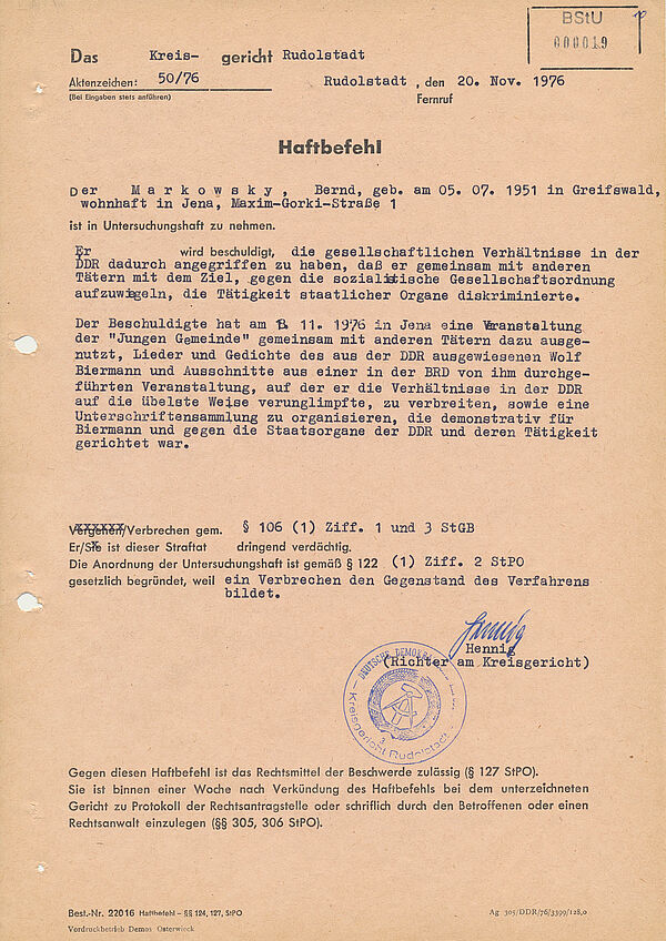 Haftbefehl, ausgestellt vom Kreisgericht Rudolstadt und handschriftlich unterschrieben von Hennig, Richter am Kreisgericht.