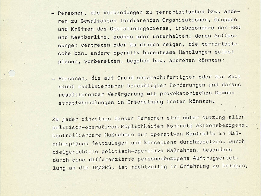 Der Befehl gibt detaillierte Anweisungen zur sogenannten Absicherung des Besuch von Bundeskanzler Schmidt in Güstrow durch die Stasi.