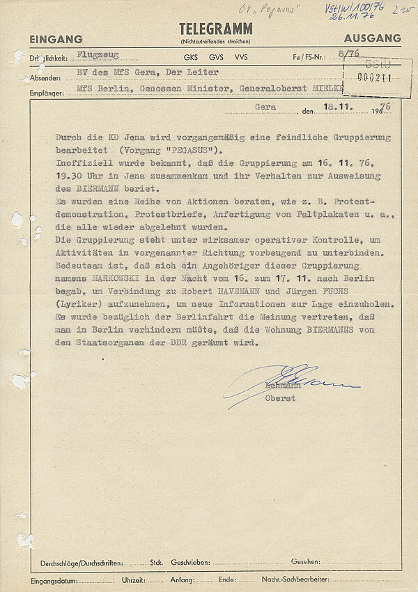 Textdokument, mittag oben steht fett "Telegramm", in der Mitte steht ein Text, handschriftlich unterschrieben von einem Oberst Lehmann.