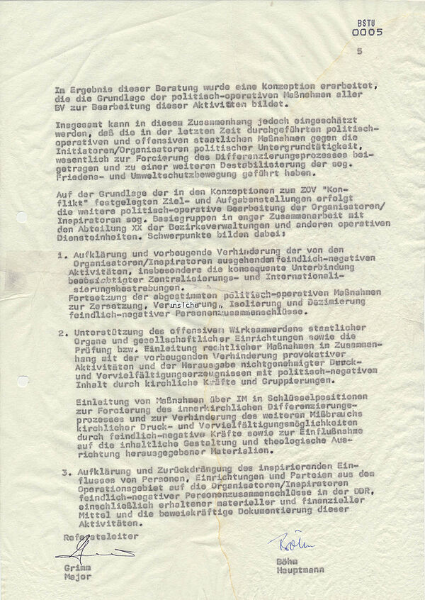 Der Bericht formuliert die Unterstütrzung von Basisgruppen durch Kirchenmitarbeiter als gegen das SED-Regime gerichtet, listet Maßnahmen der Stasi gegen Pfarrer und Gruppen auf und erklärt die Maßnahmen der Stasi als erfolgreich. Am Schluss werden zukünftige Maßnahmen aufgelistet. Seite 2