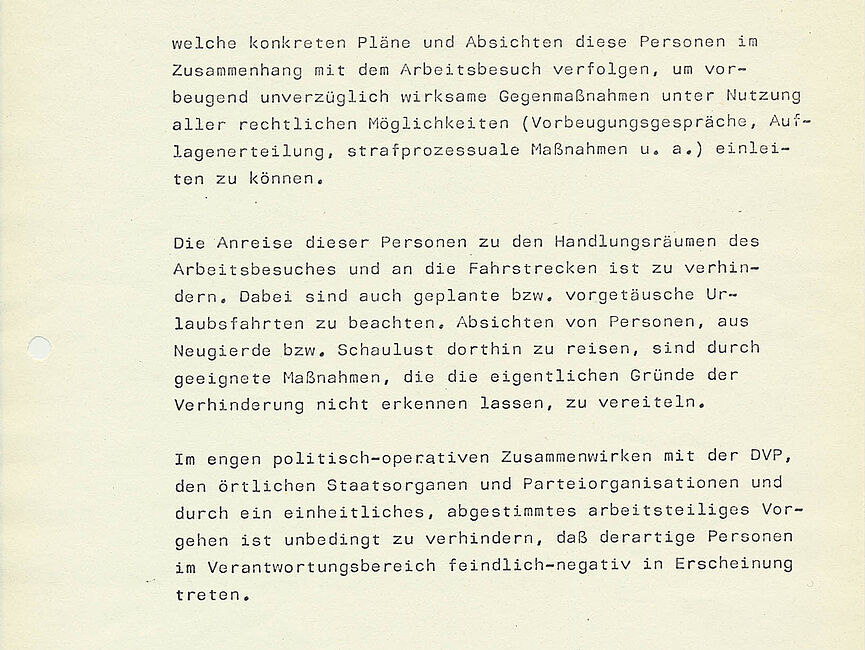 Der Befehl gibt detaillierte Anweisungen zur sogenannten Absicherung des Besuch von Bundeskanzler Schmidt in Güstrow durch die Stasi.