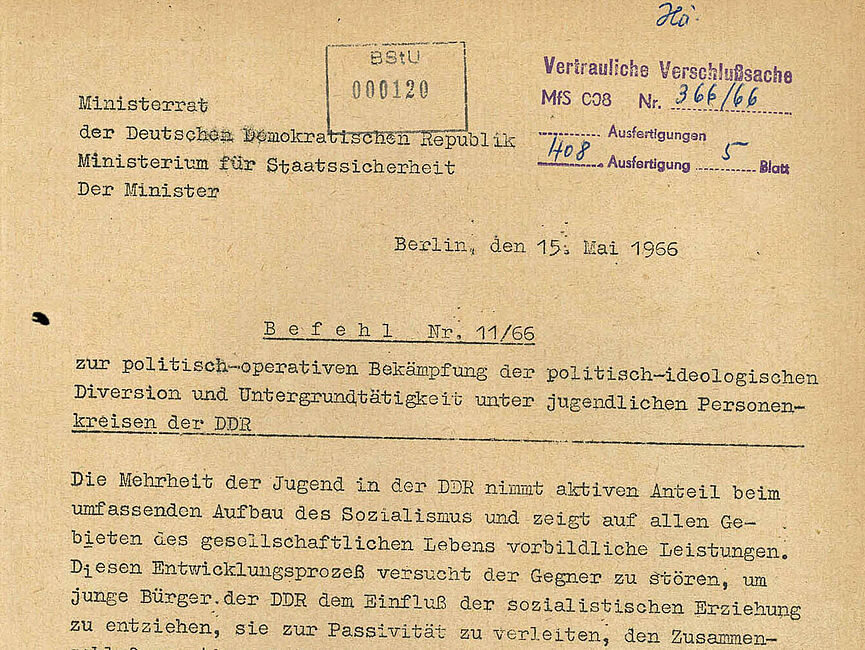 Befehl 11/66 von Erich Mielke, Minister für Staatssicherheit, 15. Mai 1966, Seite 1 Abbildung eines mehrseitigen Textdokuments. Seite 1 des Befehls.