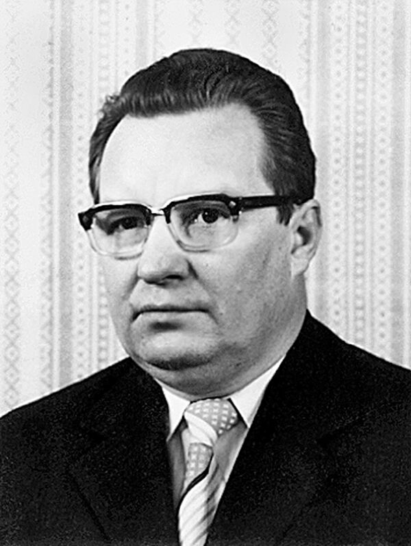 Passfoto von Generalmajor Gerhard Niebling, Leiter der ZKG von 1983 bis 1990 aus der Kaderkartei der Stasi