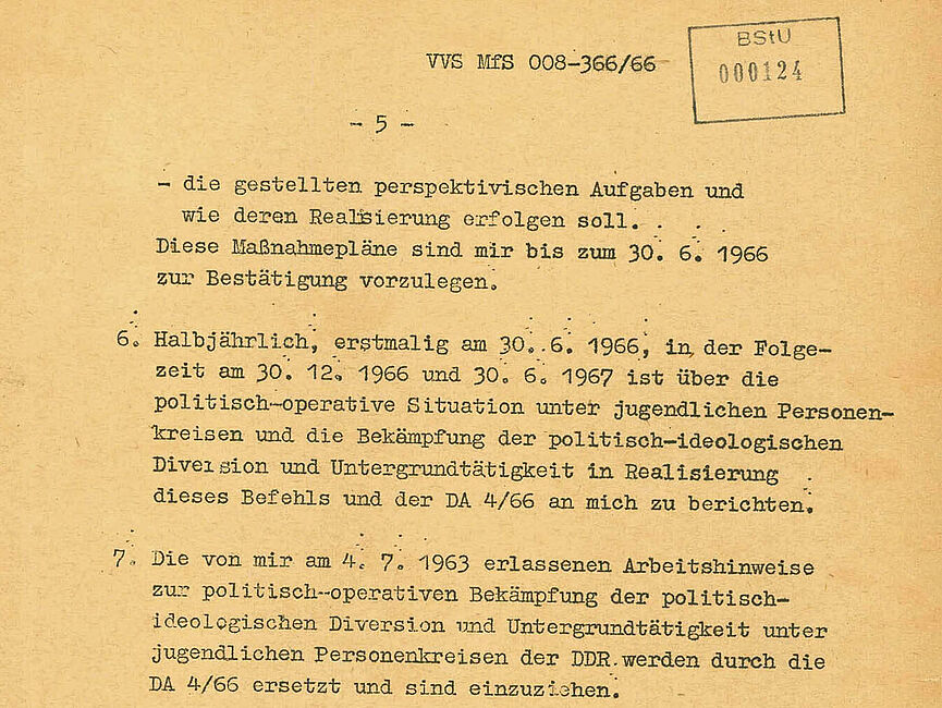 Befehl 11/66 von Erich Mielke, Minister für Staatssicherheit, 15. Mai 1966, Seite 5 Abbildung eines mehrseitigen Textdokuments. Seite 5 des Befehls.