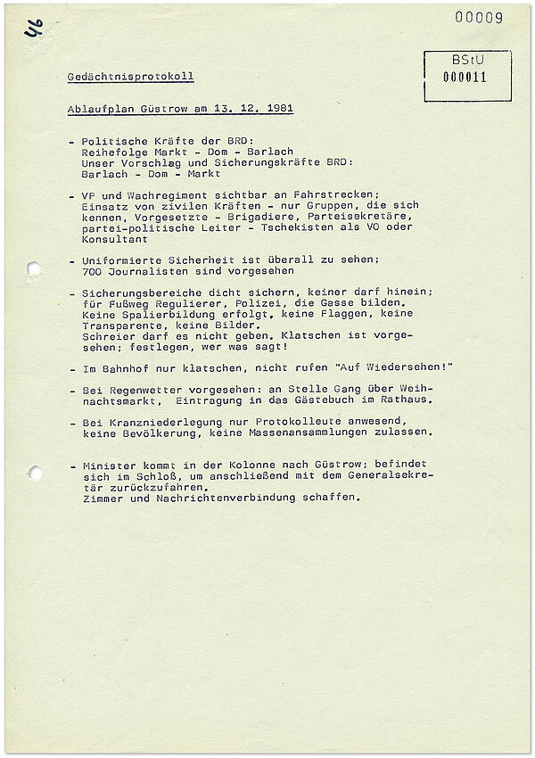 Detailierte"Regie"-Anweisungen zum Verhalten der Sicherheitskräfte an ihren jeweiligen Einsatzorten während des Besuchs von Bundeskanzler Schmidt in Güstrow. Ein Punkt lautet: „Im Bahnhof nur klatschen, nicht rufen „Auf Wiedersehen“.