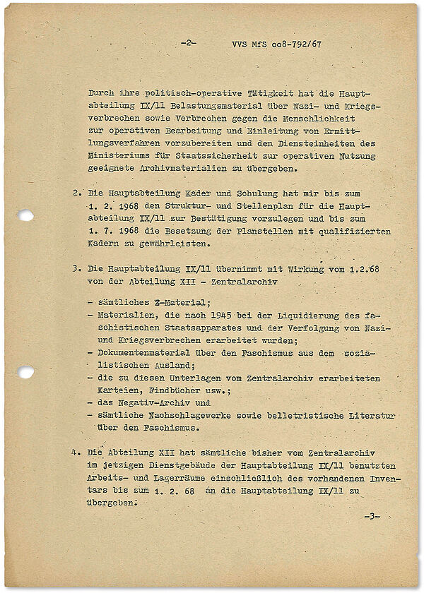 Der Befehl formuliert den Auftrag der HA IX/11 und erklärt, welche Unterlagen die Stasi-Archivabteilung XII an das NS-Archiv abzugeben hat. Seite 2