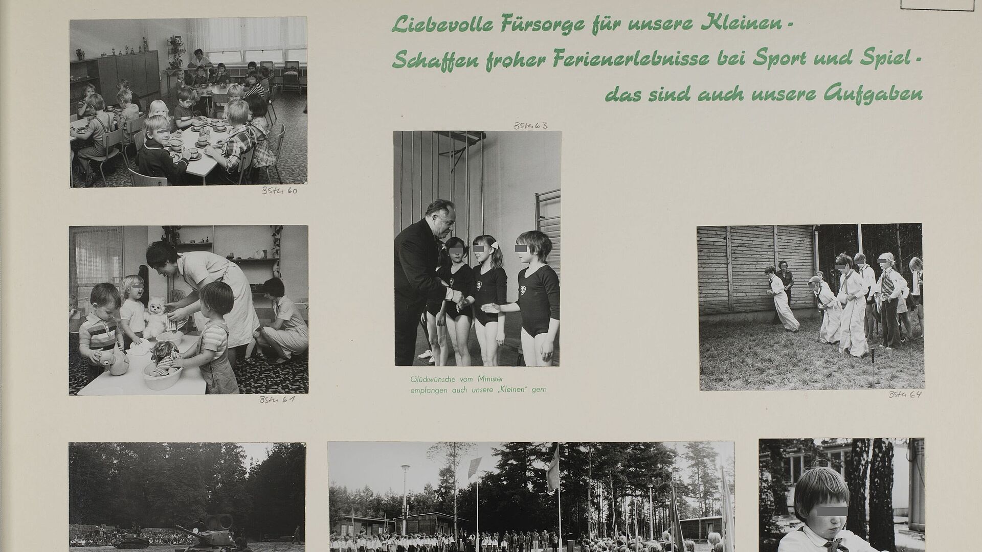 Das Blatt aus dem Fotoalbum trägt die Überschrift: "Liebevolle Fürsorge für unsere Kleinen - schaffen froher Ferienerlebnisse bei Sport und Spiel - das sind auch unsere Aufgaben". Das Blatt zeigt sieben Fotos. In der Mitte ist Erich Mielke mit Mädchen in Turntrikots zu sehen, die er anscheinend auszeichnet. Die anderen zeigen Kinder in einem Kindergarten und Junge Pioniere im Ferienlager, unter anderem bei einem Appell, beim Sackhüpfen und bei militärischen Übungen mit einem Kinderpanzer und Kindersturmgewehren.