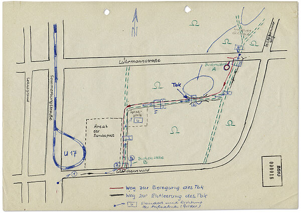 Stasi-Lageskizze des "Toten Briefkastens" "Brücke" in Essen, 6. November 1985 Handschriftliche Planskizze mit den Standort des Toten Briefkastens "Brücke" im Waldgebiet Lührmannwald in Essen und dessen Umgebung im Stadtgebiet.