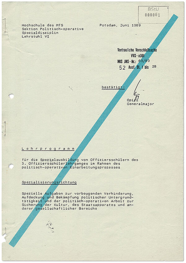 Programm des JHS-Lehrgangs zur "vorbeugenden Verhinderung, Aufdeckung und Bekämpfung" der PUT, Juni 1989; Quelle: BArch, MfS, ZAIG, Nr. 8195, Bl. 1 Das Blatt trägt den Briefkopf der Juristischen Hochschule der Stasi und die Unterschrift ihres Direktors, Willi Opitz.