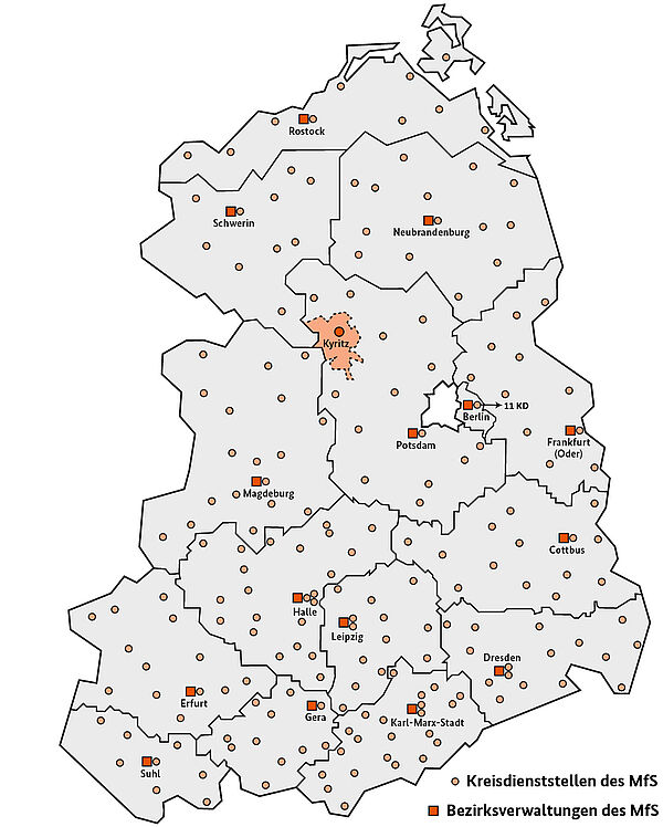 Karte der DDR mit den Kreisdienststellen und Bezirksverwaltungen der Stasi.