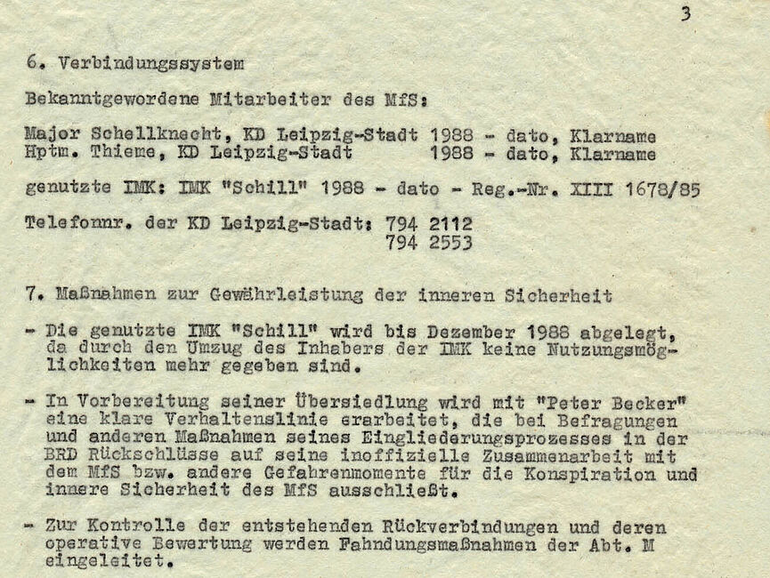 Beurteilung des IM Peter Becker: Zuerst wird seine Anwerbung und bisherige Aufträge rekapituliert und seine Zuverlässigkeit als positiv bewertet. Es wird erklärt, welche Kenntnisse der IM über die Stasi hat, wie seine geplante Übersiedlung in den Westen seitens der Stasi vorzubereiten ist und wie die Stasi die Gewährung der Übersiedlung in seinem rechtfertigt. Seite 3