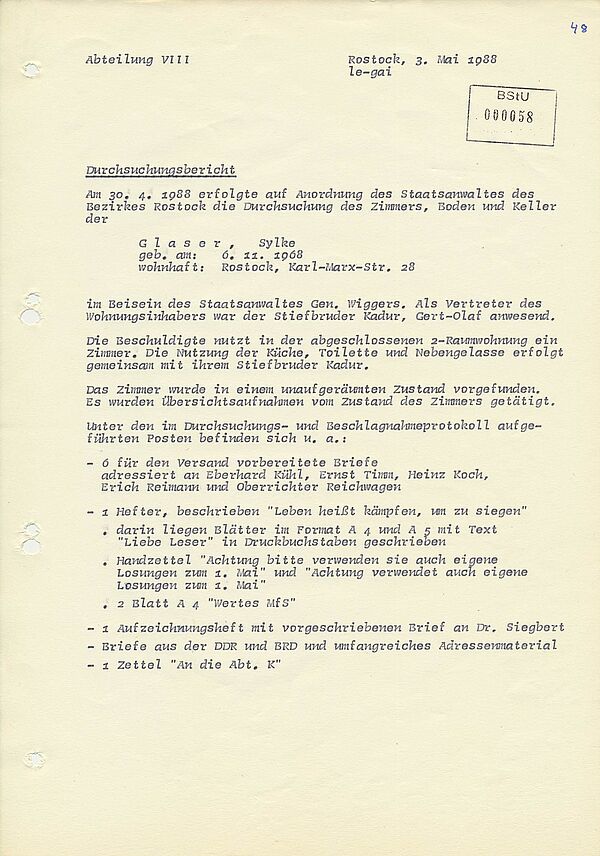Textdokument, das die Ergebnisse einer Hausurchsuchung protokolliert.