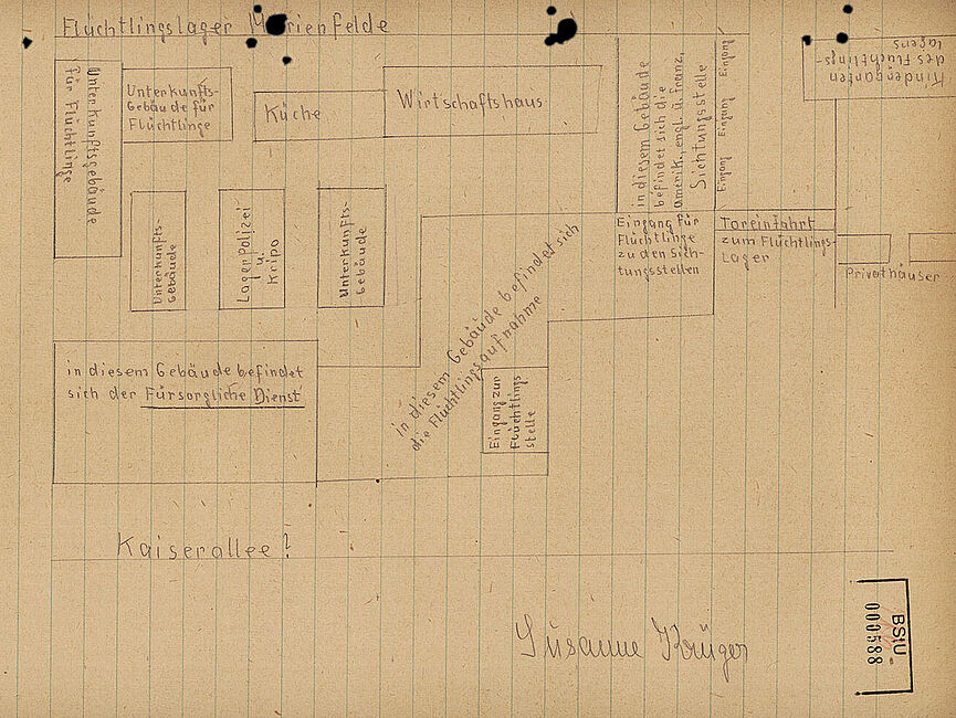 Braunes liniertes A4 Blatt, Querformat: Die Skizze zeigt eine Übersicht des Geländes des Notaufnahmelagers. Sie enthält auch Angaben dazu, in welchem Gebäude welche Stelle saß.