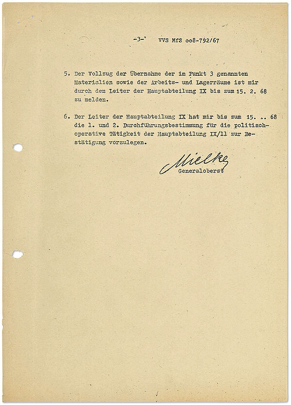 Der Befehl formuliert den Auftrag der HA IX/11 und erklärt, welche Unterlagen die Stasi-Archivabteilung XII an das NS-Archiv abzugeben hat. Seite 2