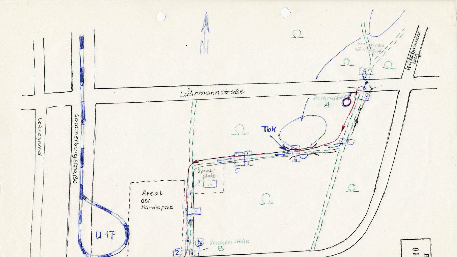 Handschriftliche Planskizze mit den Standort des Toten Briefkastens "Brücke" im Waldgebiet Lührmannwald in Essen und dessen Umgebung im Stadtgebiet. 