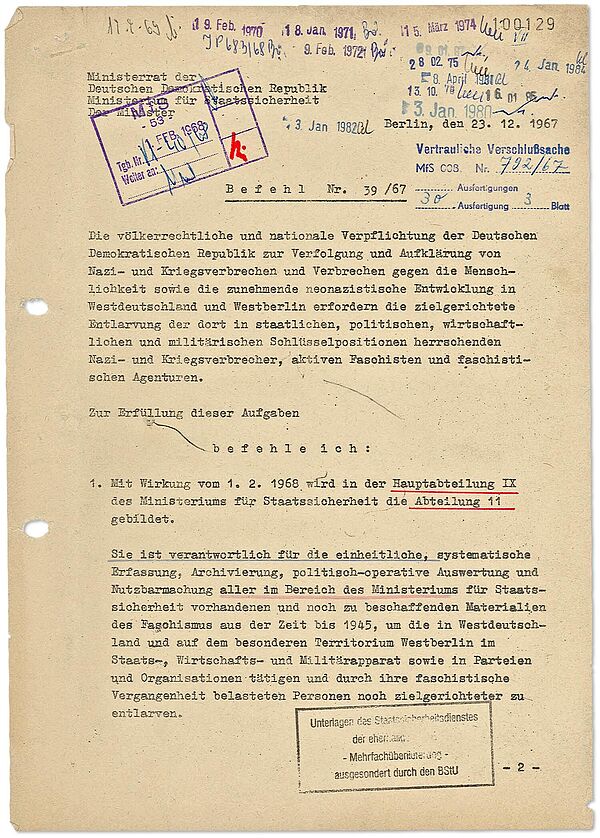 Der Befehl formuliert den Auftrag der HA IX/11 und erklärt, welche Unterlagen die Stasi-Archivabteilung XII an das NS-Archiv abzugeben hat. Seite 1