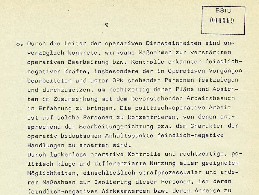 Der Befehl gibt detaillierte Anweisungen zur sogenannten Absicherung des Besuchs von Bundeskanzler Schmidt in Güstrow durch die Stasi.