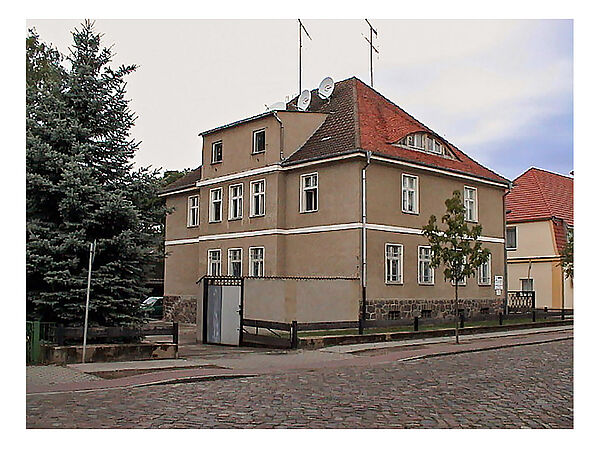 In diesem Gebäude hatte einst die Kreisdienststelle Kyritz ihren Sitz. Quelle: Bundesarchiv – Stasi-Unterlagen-Archiv Foto eines Hauses in dem sich früher die KD Kyritz befand
